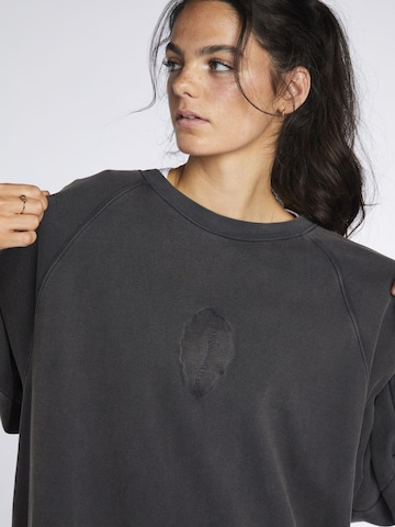 Pullover extra large di BARRYAN in grigio