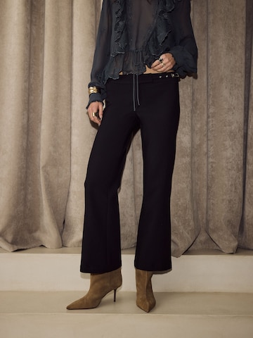 Flared Pantaloni di Bhoem in nero: frontale