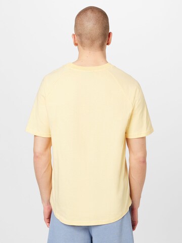 Les Deux T-Shirt 'Darren' in Gelb