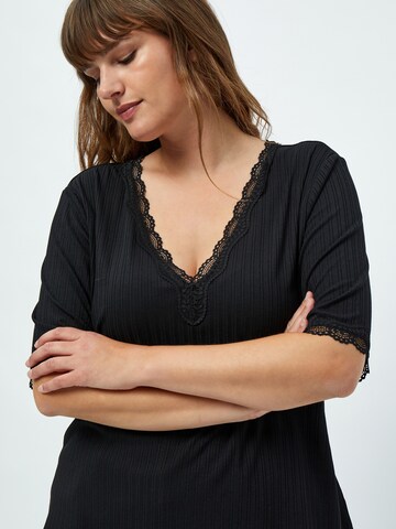 Peppercorn - Camiseta 'Gai' en negro