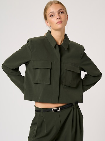 My Essential Wardrobe Φθινοπωρινό και ανοιξιάτικο μπουφάν 'Hace' σε πράσινο: μπροστά