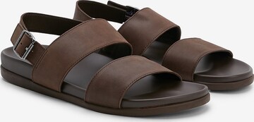 TOMMY HILFIGER Sandals in Brown