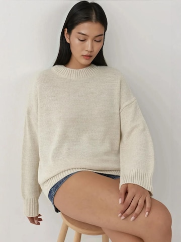 Hiccup Sweter w kolorze biały