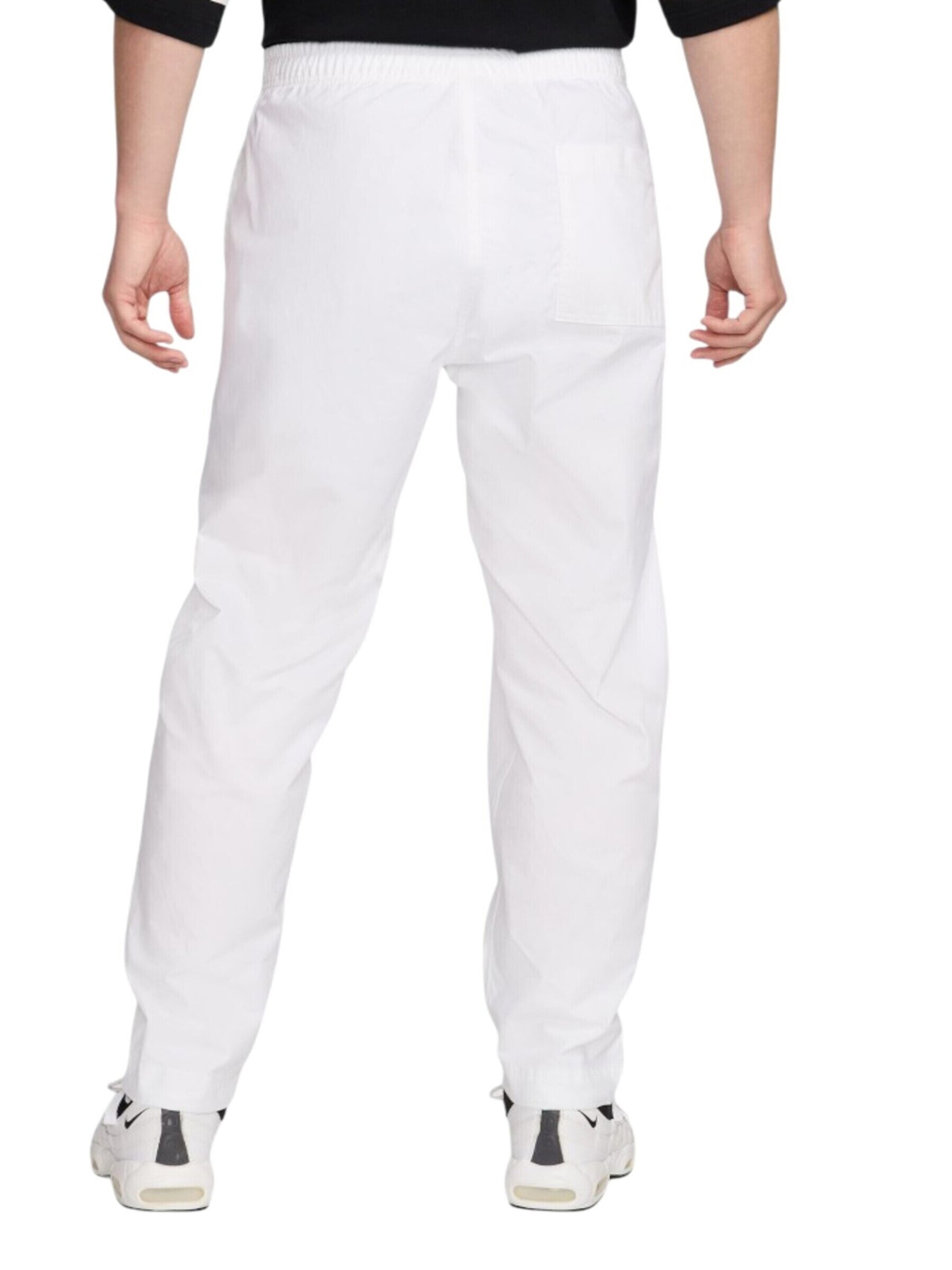 Tapered Pantaloni 'Club Barcelona' di Nike Sportswear in bianco