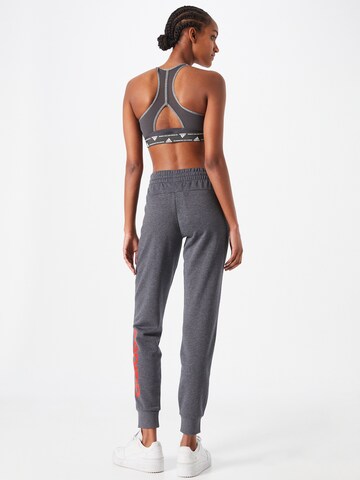 ADIDAS SPORTSWEAR Loosefit Sportovní kalhoty – šedá