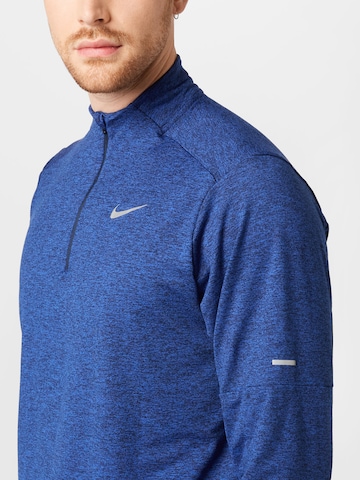 NIKE - Sweatshirt de desporto em azul