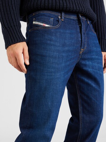 Regular Jean 'FINITIVE' DIESEL en bleu