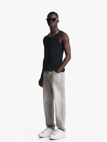 Bershka Loose fit Jeans in Grey: front