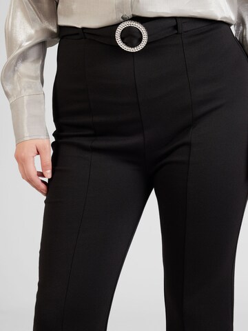 Trendyol Curve Rozkloszowany krój Spodnie w kolorze czarny