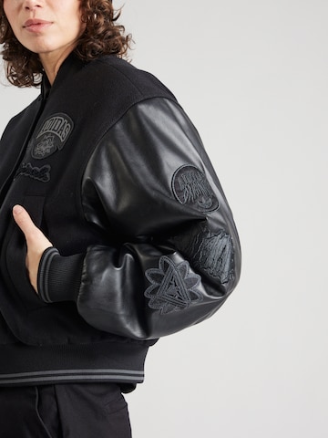 ADIDAS ORIGINALS - Chaqueta de entretiempo en negro