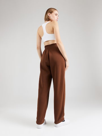 Effilé Pantalon Nike Sportswear en marron