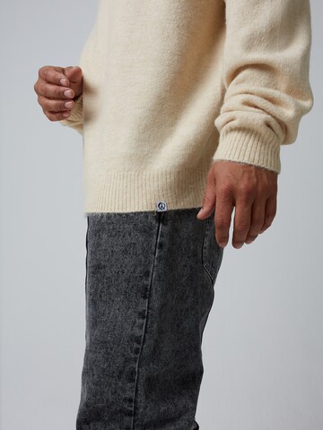 Pull-over 'Alessio' ABOUT YOU x Benny Cristo en beige