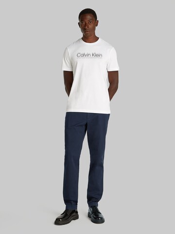 Calvin Klein Slimfit Chino hlače 'MODERN TWILL SLIM CHINO' | modra barva