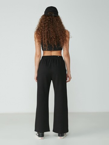 C&City Flared Pants in Black