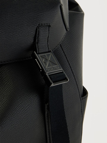 Calvin Klein Reppu värissä musta