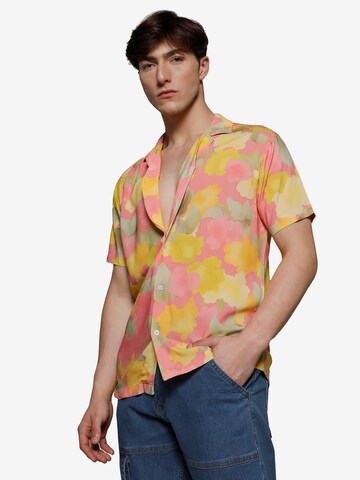 Campus Sutra - Ajuste confortable Camisa 'Jayce' en Mezcla de colores