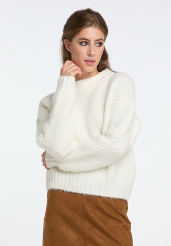 Pullover di IZIA in bianco: frontale