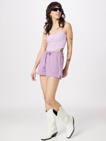 WEEKDAY Regular Shorts 'Essence' in Lila