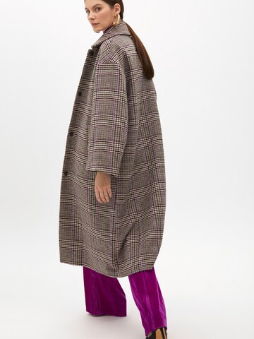 Lola Casademunt Prechodný kabát - Sivá