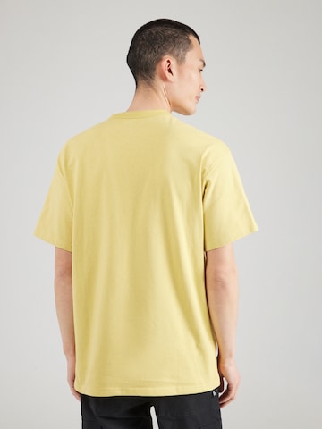 Nike Sportswear Koszulka 'Premium Essentials' w kolorze żółty