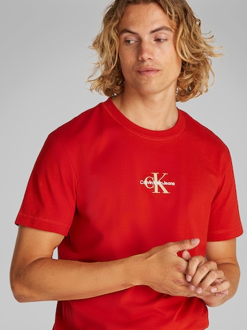 Regular T-Shirt Calvin Klein Jeans en rouge