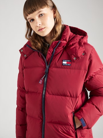 Tommy Jeans Winterjas 'Alaska' in Rood