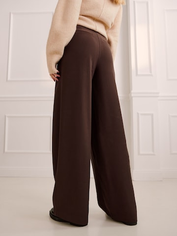Guido Maria Kretschmer Women - Pierna ancha Pantalón plisado 'Avena' en marrón