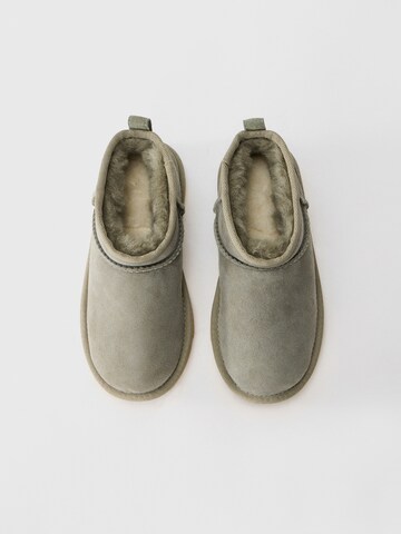 Bocanci de zăpadă 'CLASSIC ULTRA MINI' de la UGG pe verde