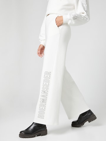 Hoermanseder x About You Wide leg Pants in White: front