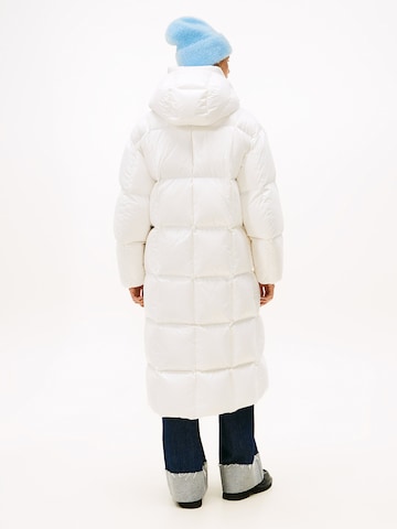 Palton de iarnă 'Alaska' de la Tommy Jeans pe alb