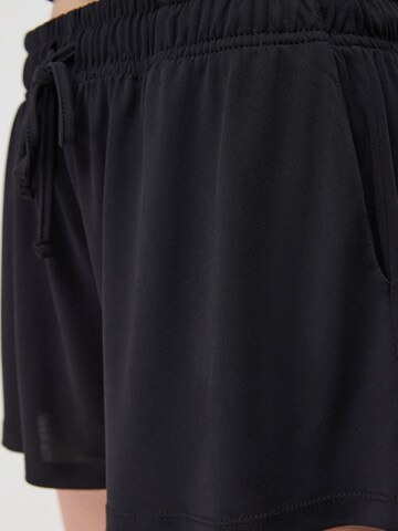 No Matter What Regular Shorts in Schwarz