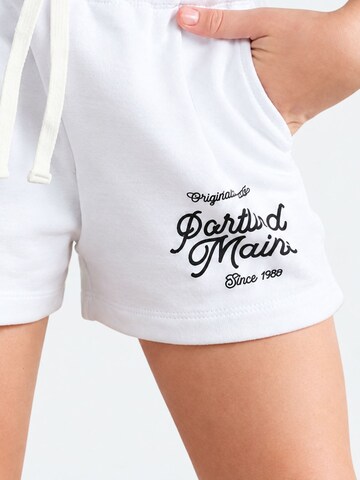 Grimelange Spodnie 'GRIMELANGE Jersey-Shorts mit Textdruck' w kolorze biały
