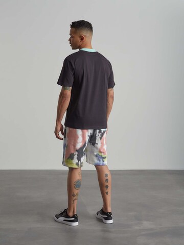 ABOUT YOU x Benny Cristo Regular Shorts 'Leo' in Mischfarben