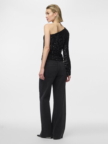 T-shirt 'KAM' PIECES en noir
