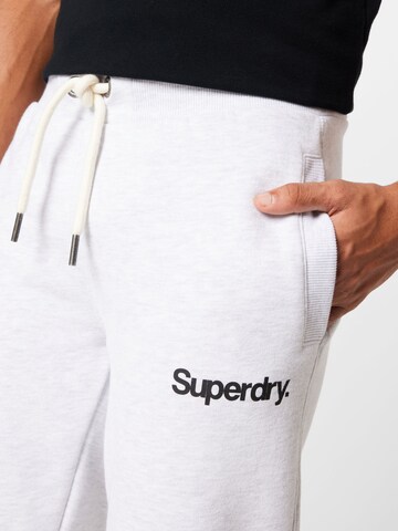 Superdry Tapered Hose in Weiß