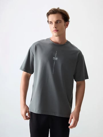 Tommy Life T-Shirt in Grau: Vorderseite