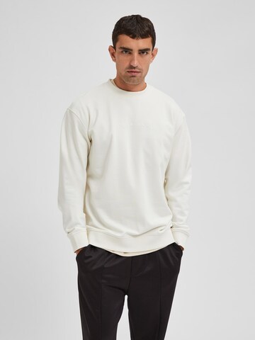 SELECTED HOMME Sweatshirt 'RELAX FARGO' in Weiß: predná strana