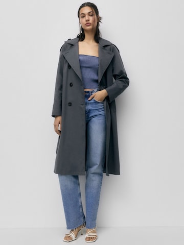 Cappotto di mezza stagione di Pull&Bear in grigio: frontale