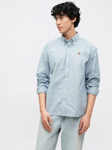 Abercrombie & Fitch Comfort Fit Skjorta i blå