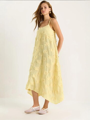 Bianco Lucci - Vestido de verão em amarelo