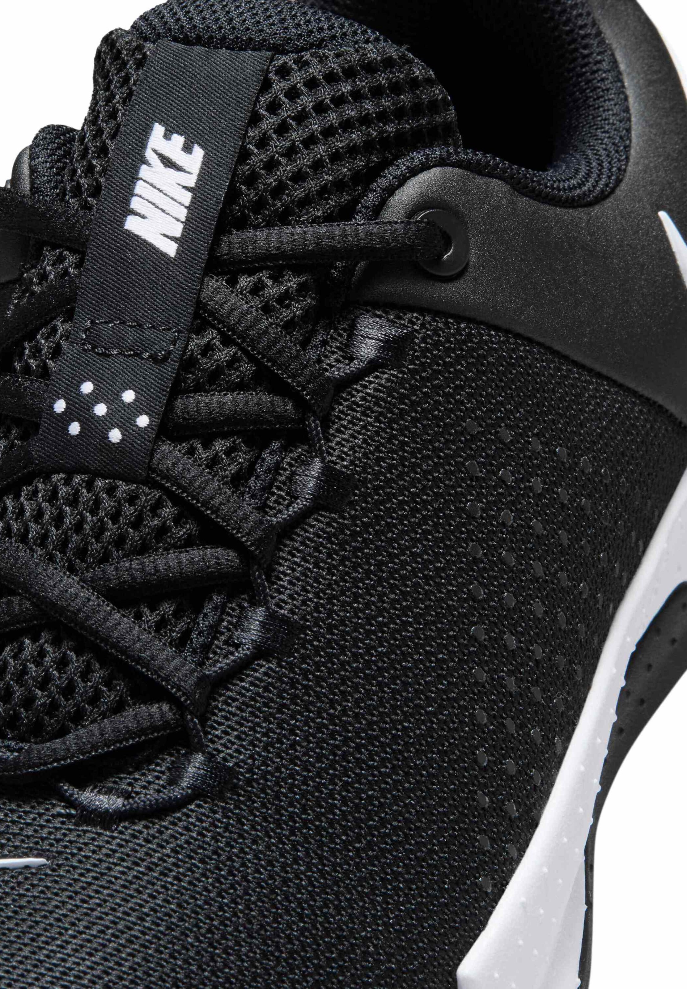 Chaussure de sport 'MC Trainer 4' NIKE en noir