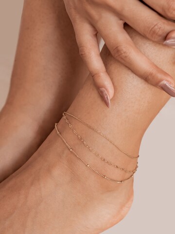 Hey Happiness Foot Jewelry 'Delicate Trio' in Gold: front