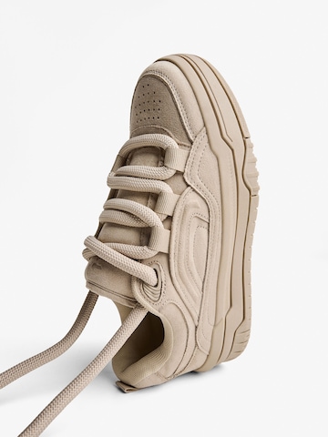 Bershka Nizke superge | bež barva