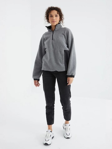 Giacca di pile di Tommy Life in grigio