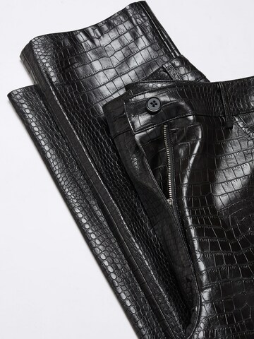 MANGO Regular Hose 'CROCO' in Schwarz