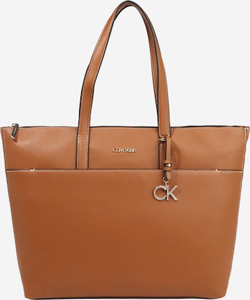 brūns Calvin Klein "Shopper" tipa soma: no priekšpuses