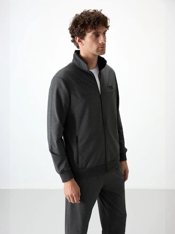 Tommy Life - Fato de jogging em cinzento