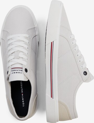 TOMMY HILFIGER Sneakers laag in Grijs