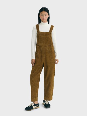 Thinking MU - Loosefit Jardineira 'Luz' em castanho: frente