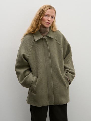 ABOUT YOU x Marie von Behrens Between-seasons coat in Green: front